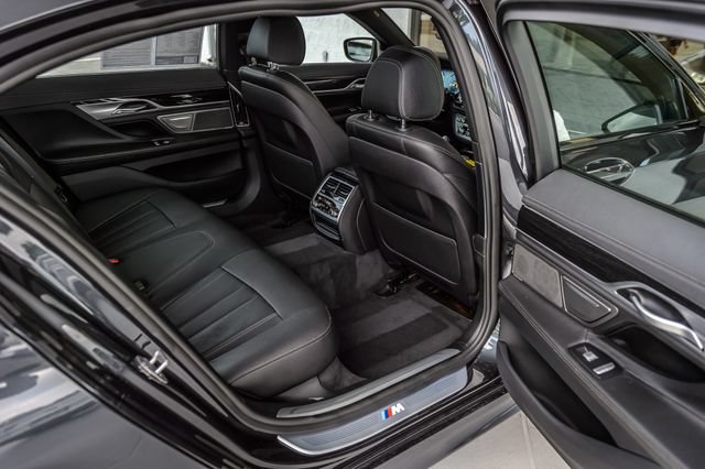 Used 2019 BMW 740i w/ M Sport Package RWD image 45