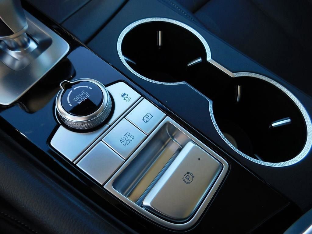 Used 2026 Genesis G70 2.5T image 24