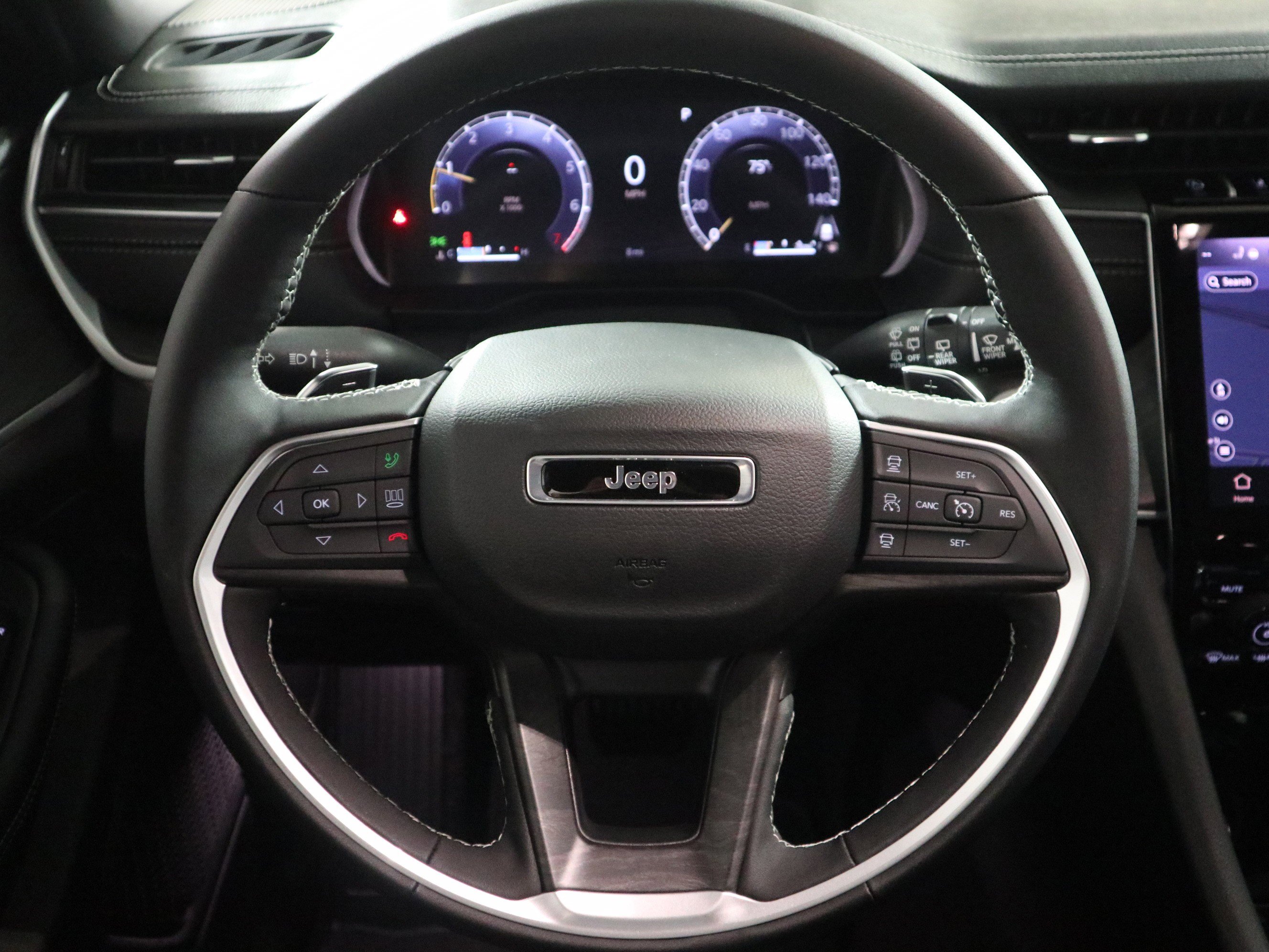 New 2025 Jeep Grand Cherokee Limited w/ Luxury Tech Group II image 17