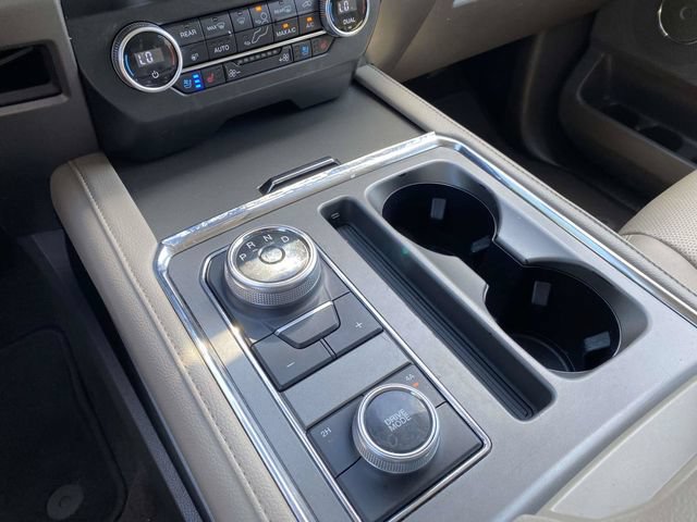 Used 2020 Ford Expedition XLT w/ Equipment Group 202A AWD/4WD image 26