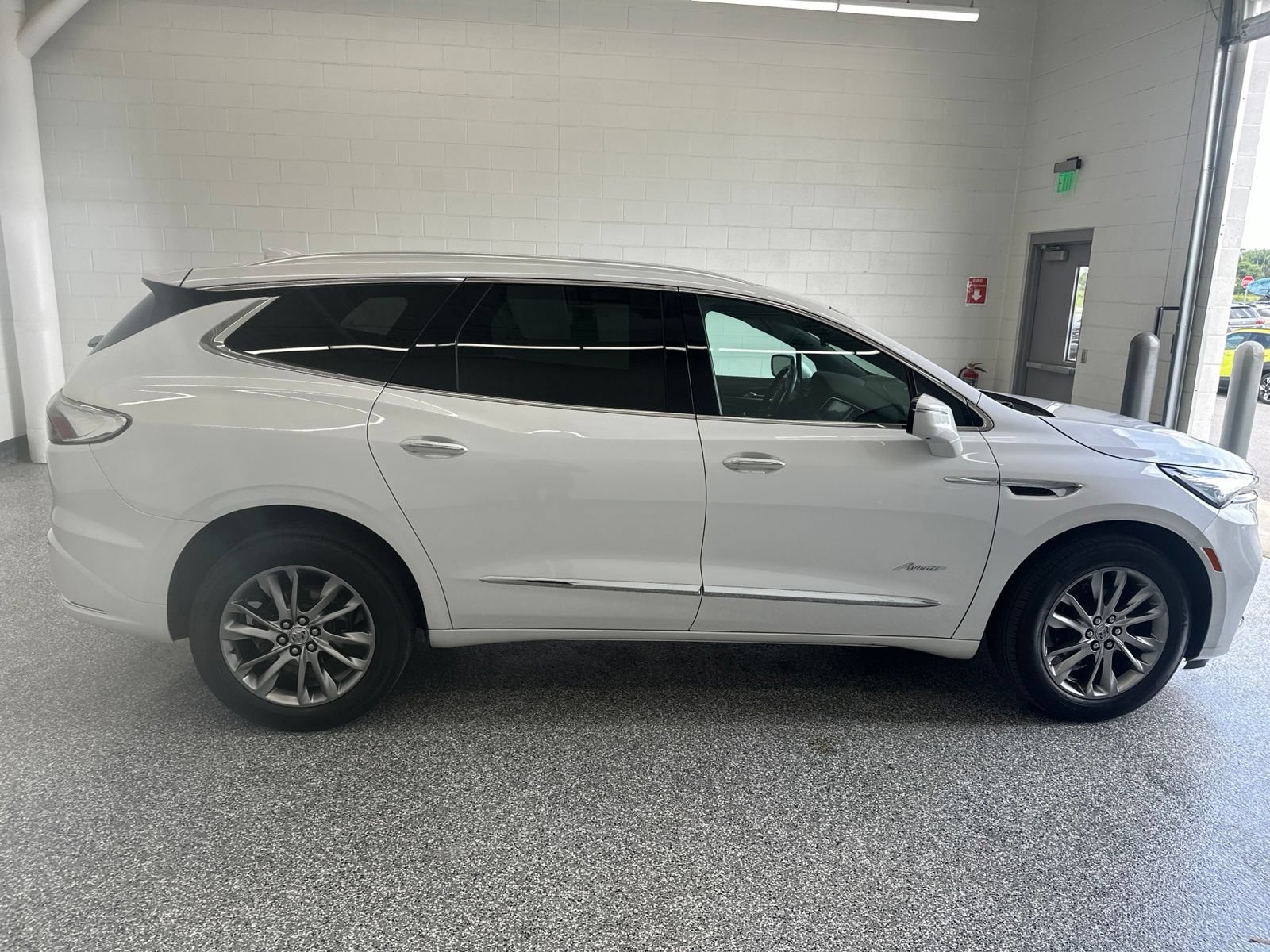 Used 2023 Buick Enclave Avenir w/ Avenir Technology Package AWD/4WD image 8