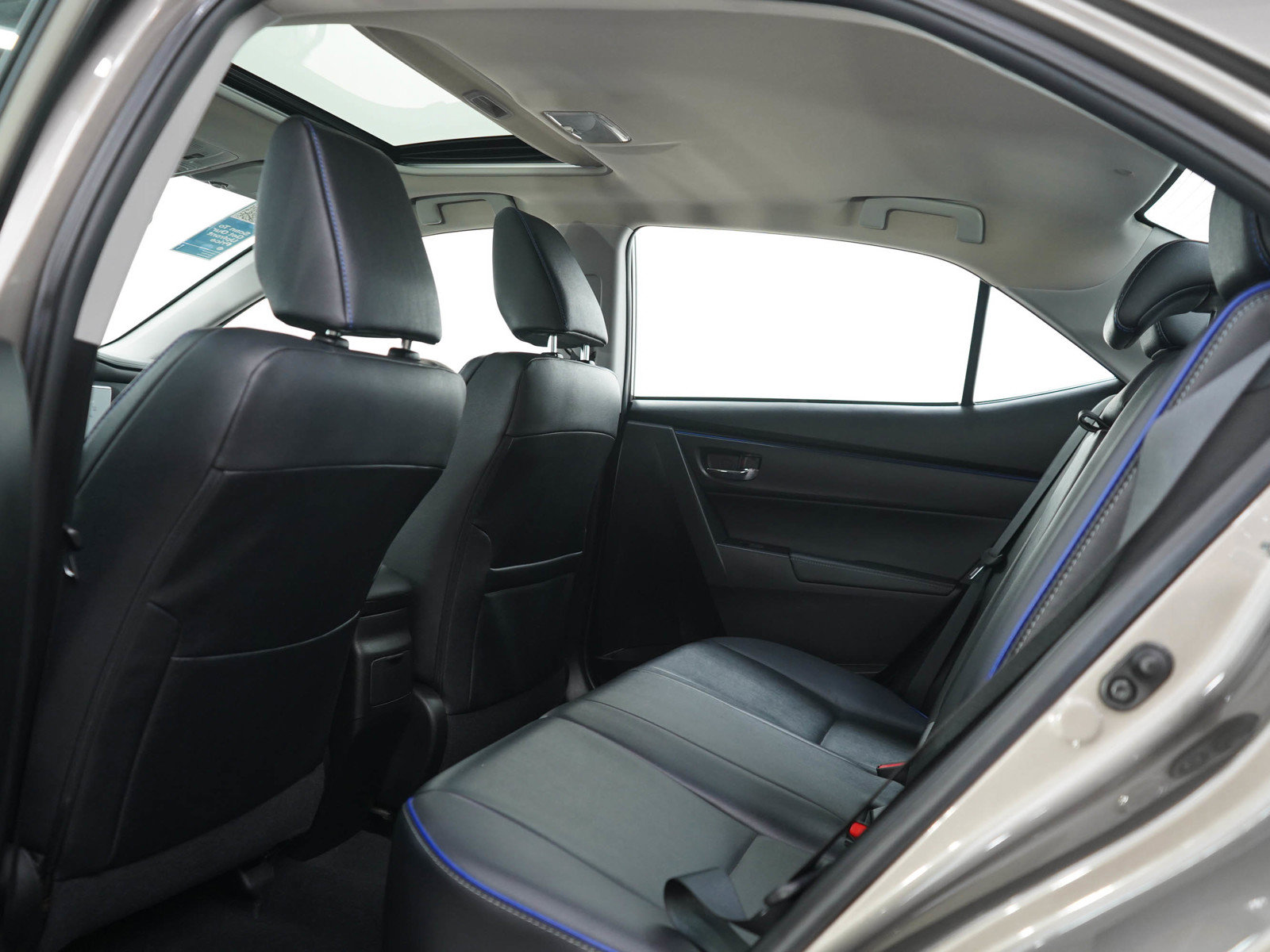 Used 2017 Toyota Corolla XSE FWD image 16