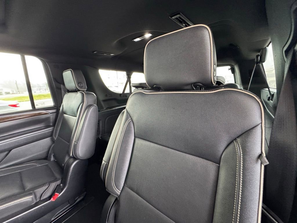 Used 2021 Chevrolet Suburban Premier w/ Premium Package image 22