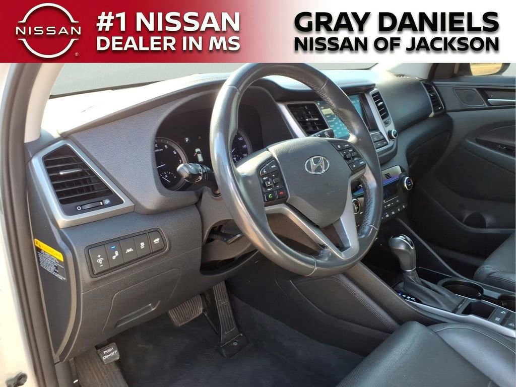 Used 2016 Hyundai Tucson Limited w/ Option Group 03 FWD image 11