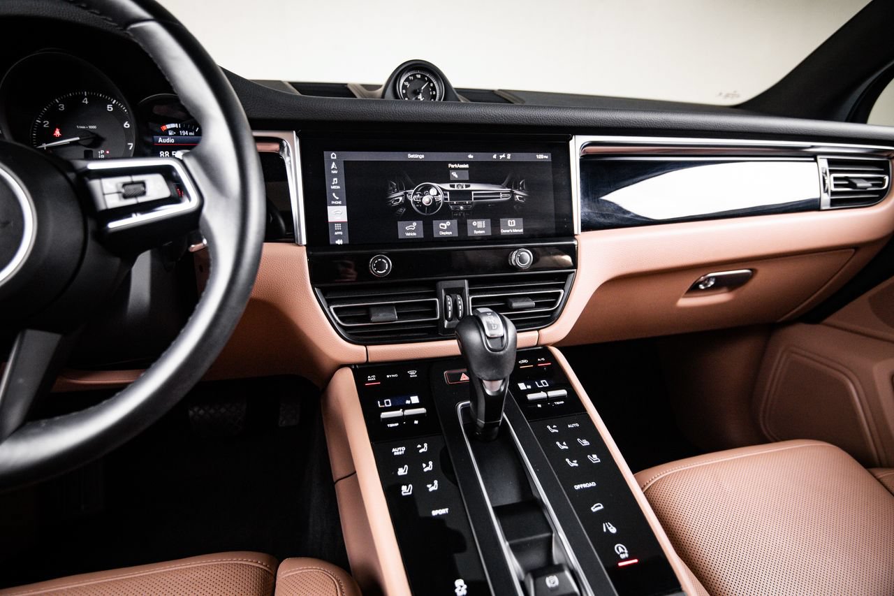 Certified 2023 Porsche Macan AWD/4WD image 19