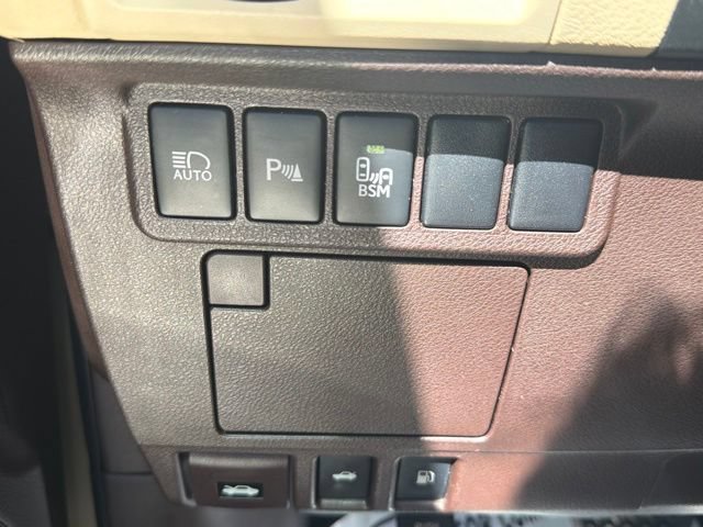 Used 2018 Lexus ES 350 w/ Luxury Package w/Wood Trim FWD image 28