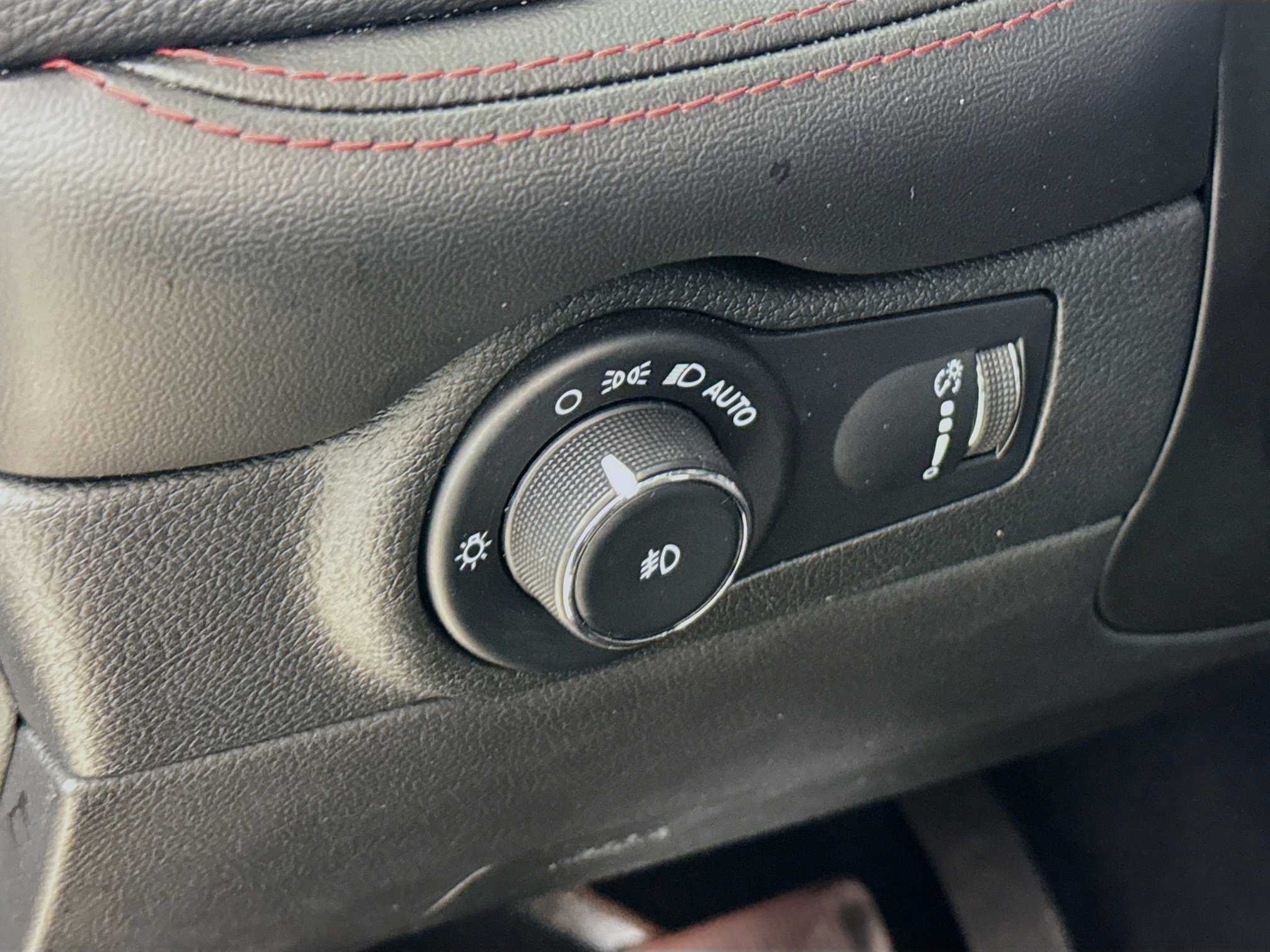 Used 2023 Dodge Durango GT image 9