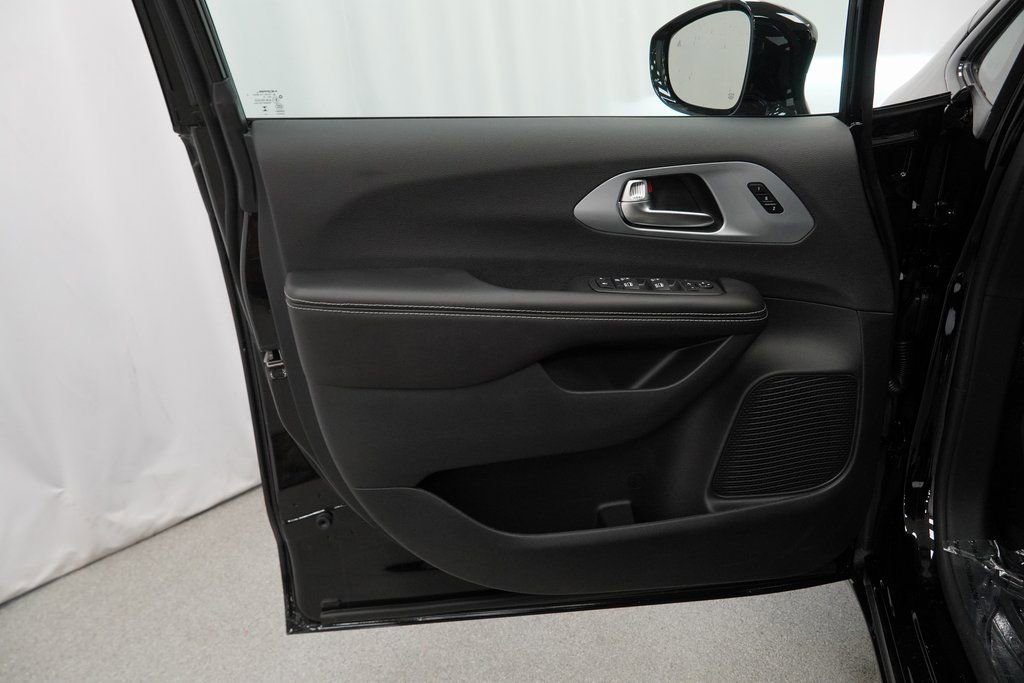 New 2026 Chrysler Pacifica Limited w/ S Appearance Package image 28
