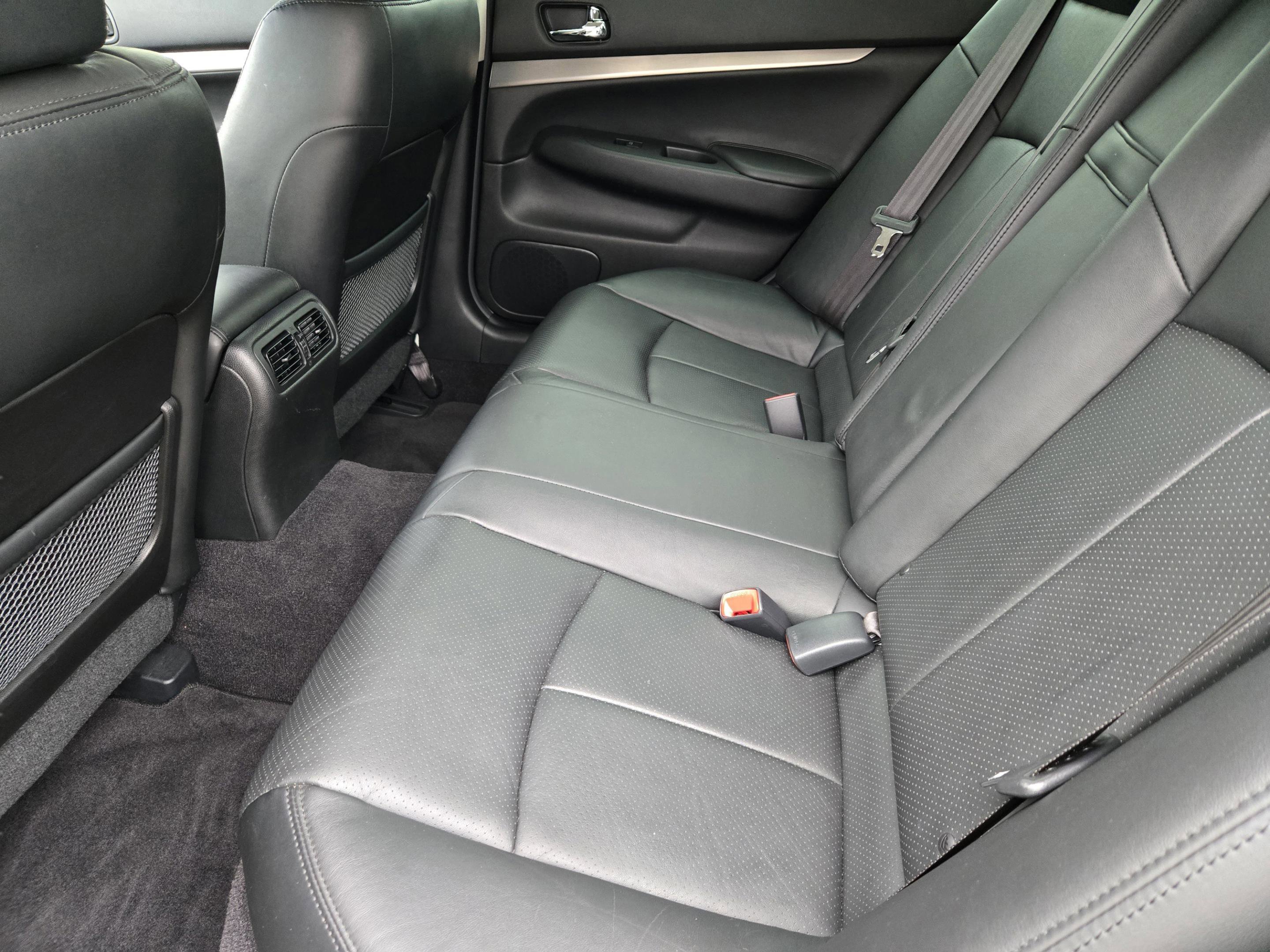 Used 2015 INFINITI Q40 w/ Navigation Package RWD image 29