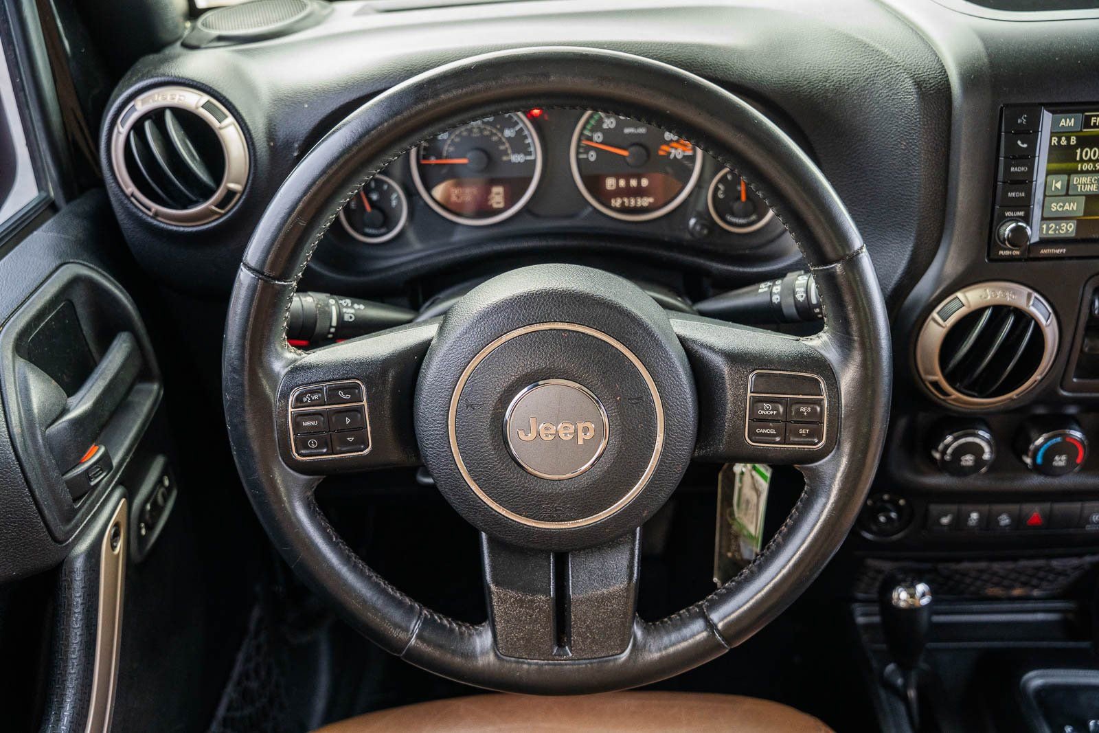 Used 2017 Jeep Wrangler Unlimited Sahara image 25