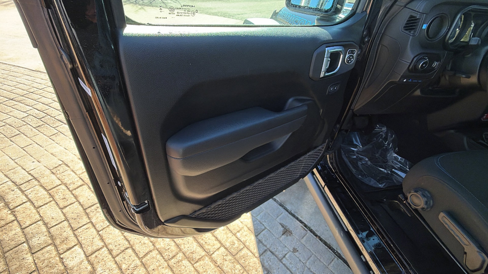 Used 2025 Jeep Wrangler Unlimited Rubicon 4xe w/ Convenience Group image 14