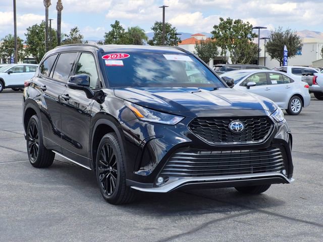 Used 2025 Toyota Highlander XSE image 3