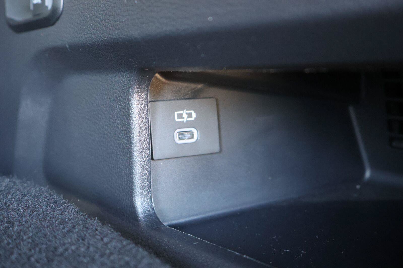 Used 2025 Toyota Sequoia Platinum AWD/4WD image 29