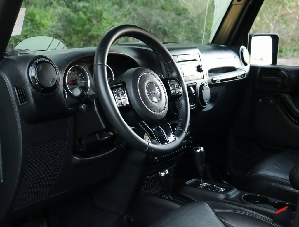 Used 2015 Jeep Wrangler Unlimited Sahara image 9