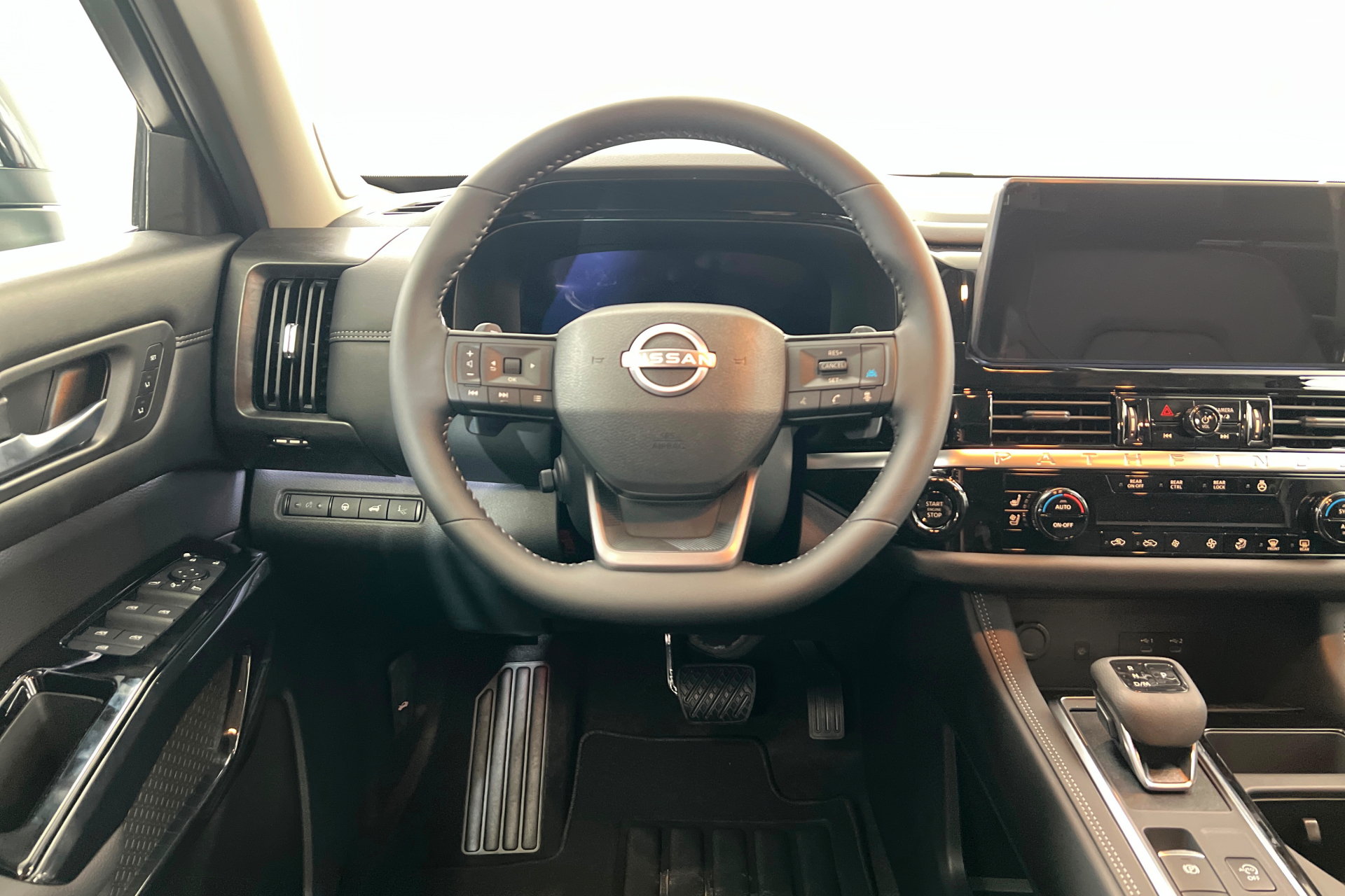 New 2026 Nissan Pathfinder Platinum AWD/4WD image 12