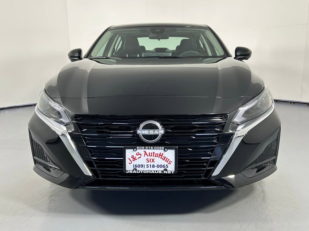 Used 2025 Nissan Altima 2.5 SL FWD image 2