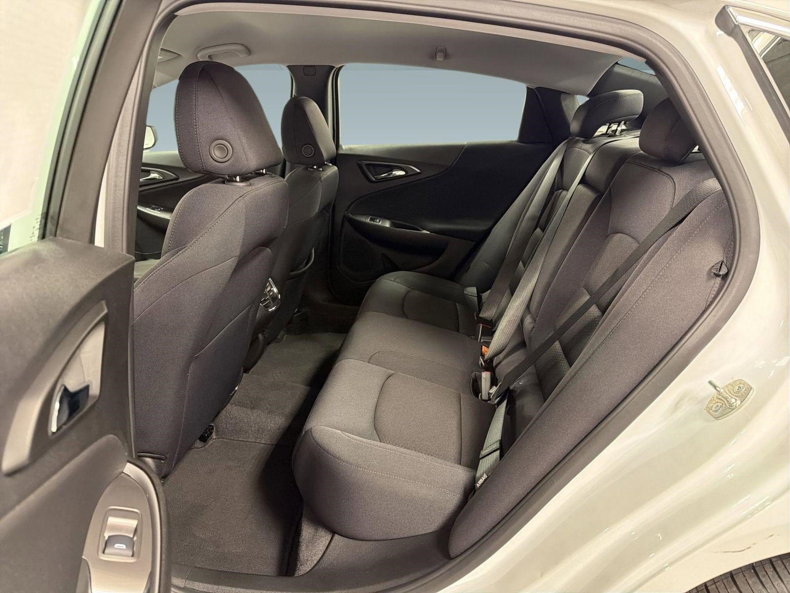 Used 2025 Chevrolet Malibu LT FWD image 14