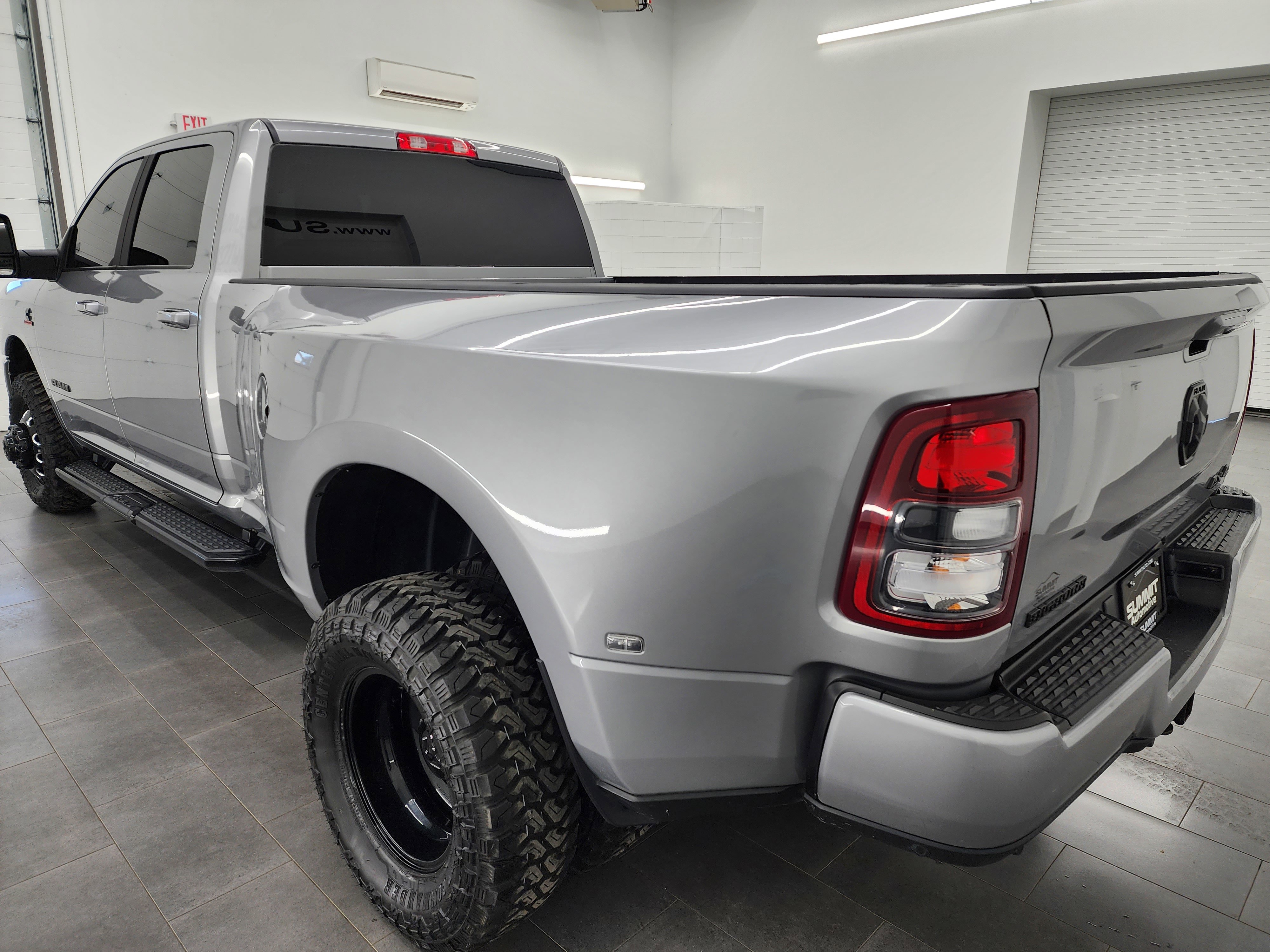 Used 2023 RAM 3500 Big Horn w/ Night Edition image 6