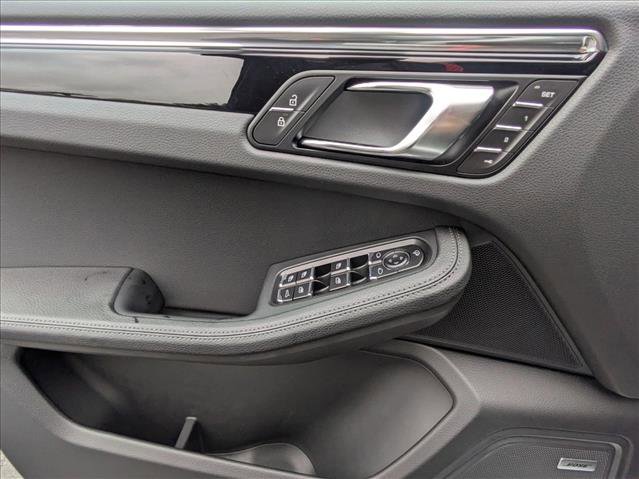 Used 2025 Porsche Macan image 13