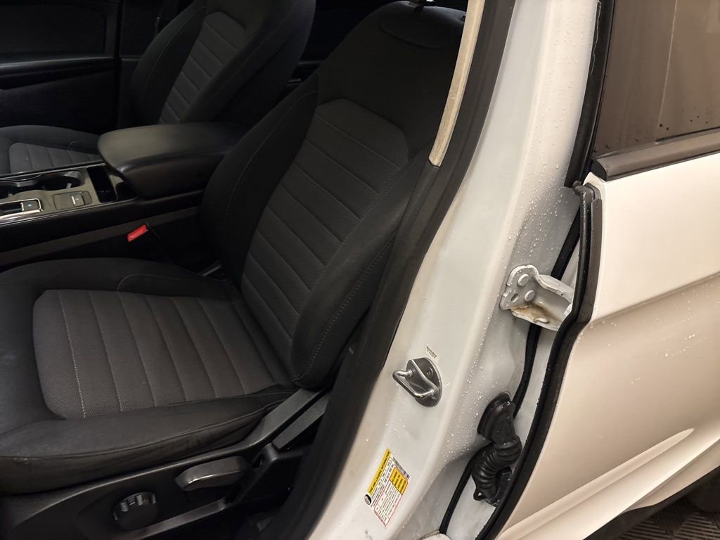 Used 2019 Ford Edge SE image 11