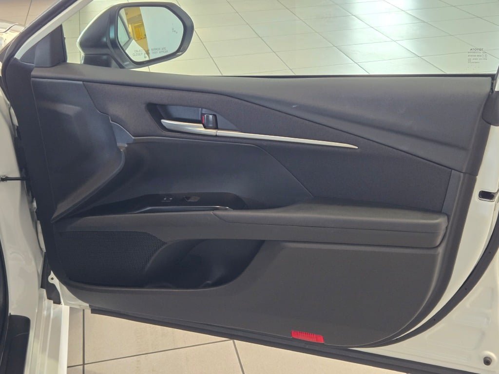 Used 2025 Toyota Camry LE AWD/4WD image 5