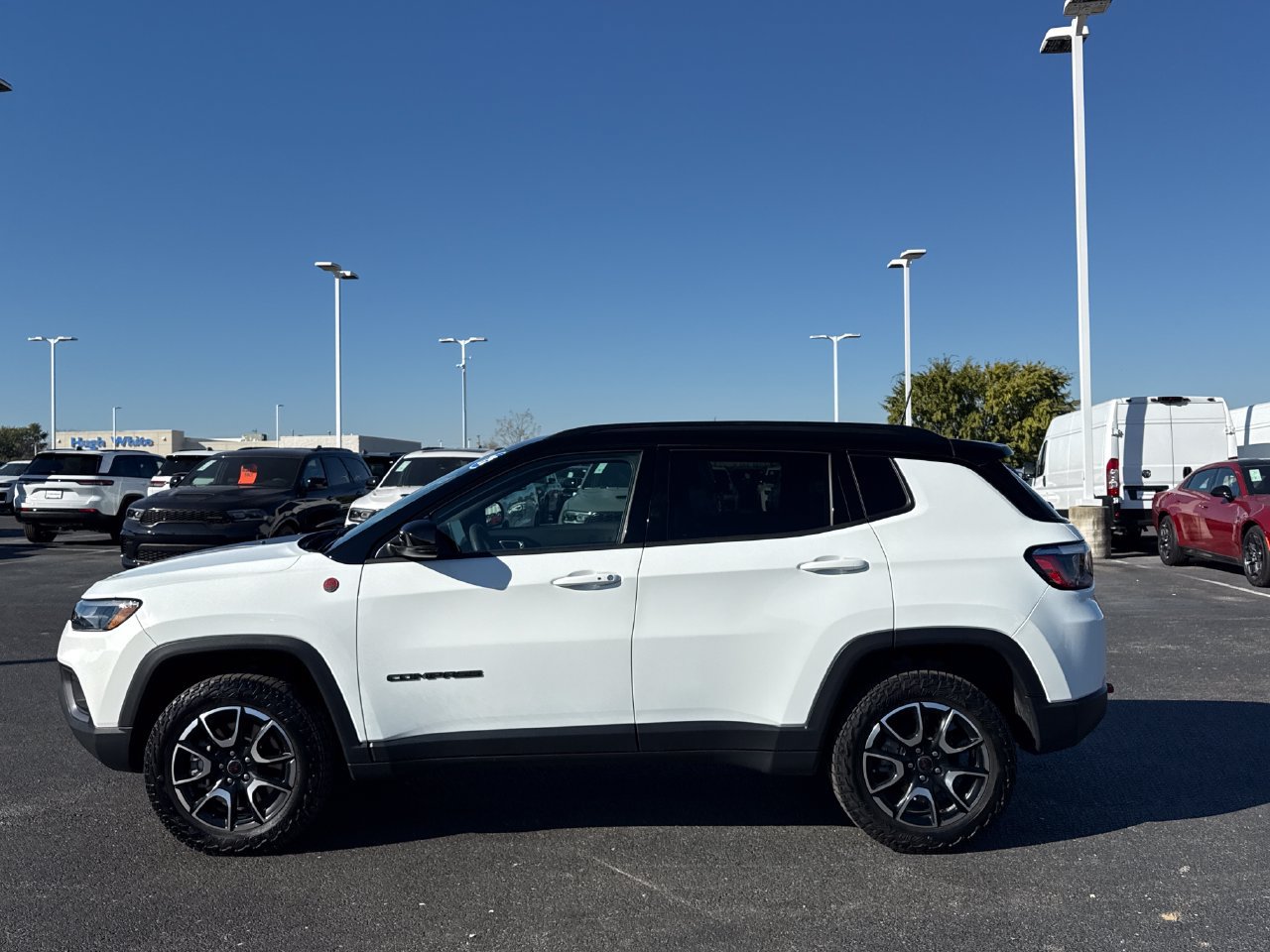 Used 2025 Jeep Compass Trailhawk w/ Trailer Tow Group AWD/4WD image 6