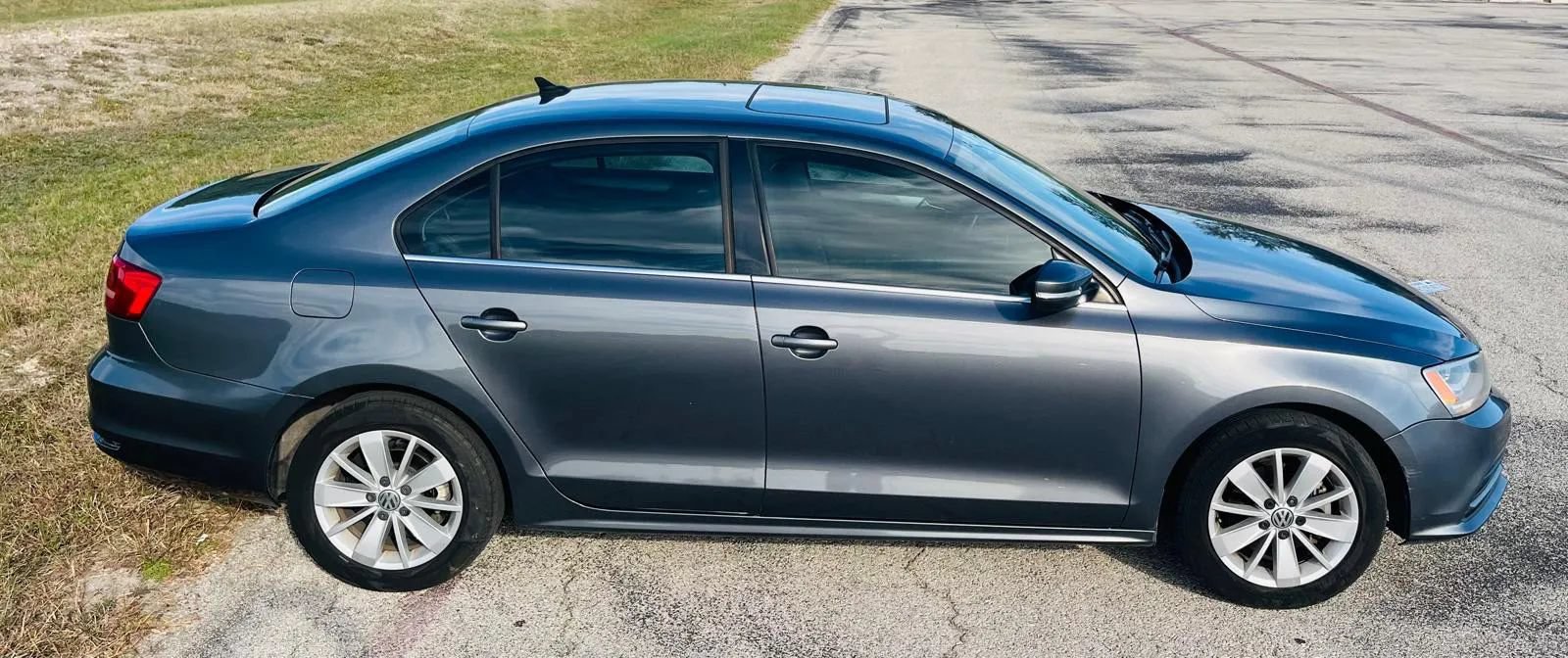 Used 2015 Volkswagen Jetta SE FWD image 3