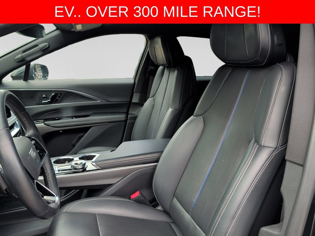 Used 2024 Cadillac Lyriq Luxury w/ LPO, Floor Liner Package AWD/4WD image 17