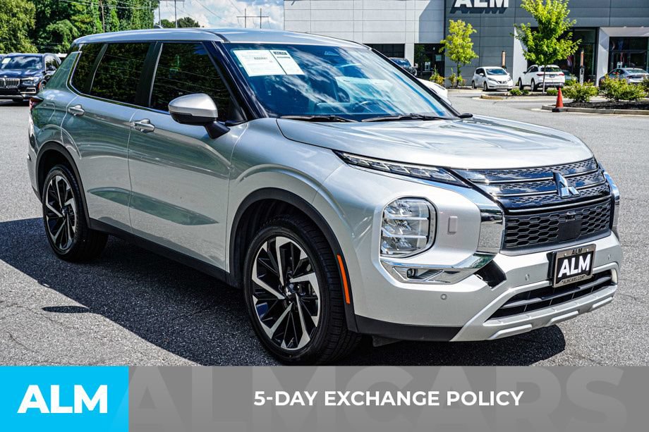 Used 2024 Mitsubishi Outlander SE AWD/4WD image 3