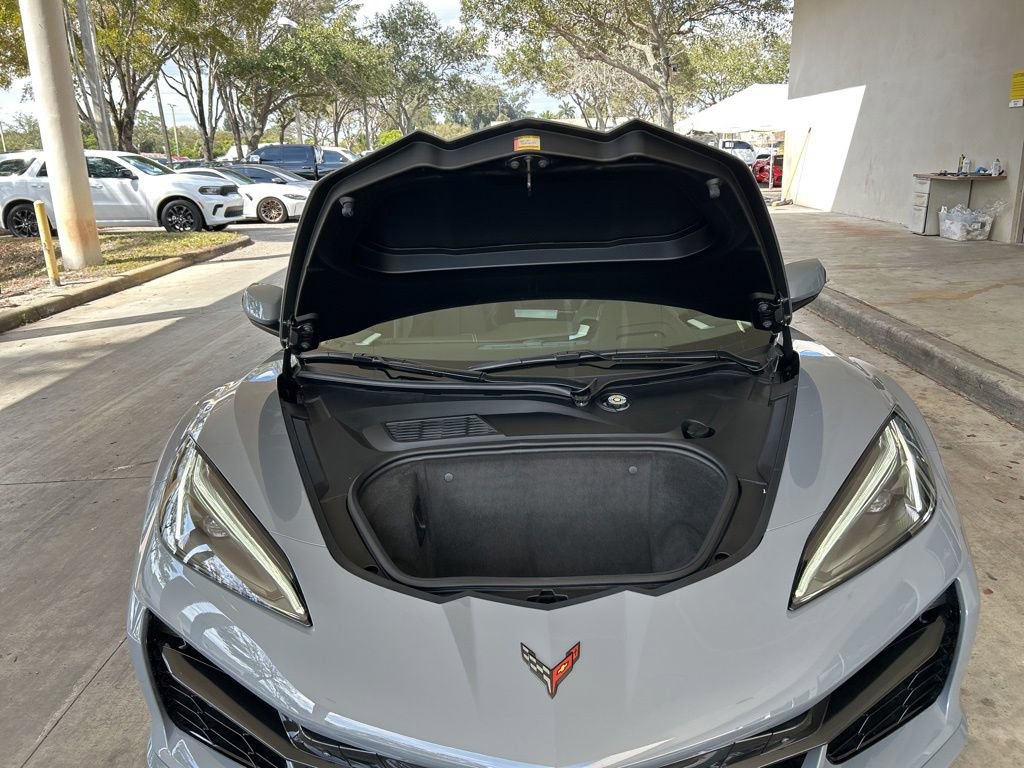 Used 2025 Chevrolet Corvette Z06 RWD image 18