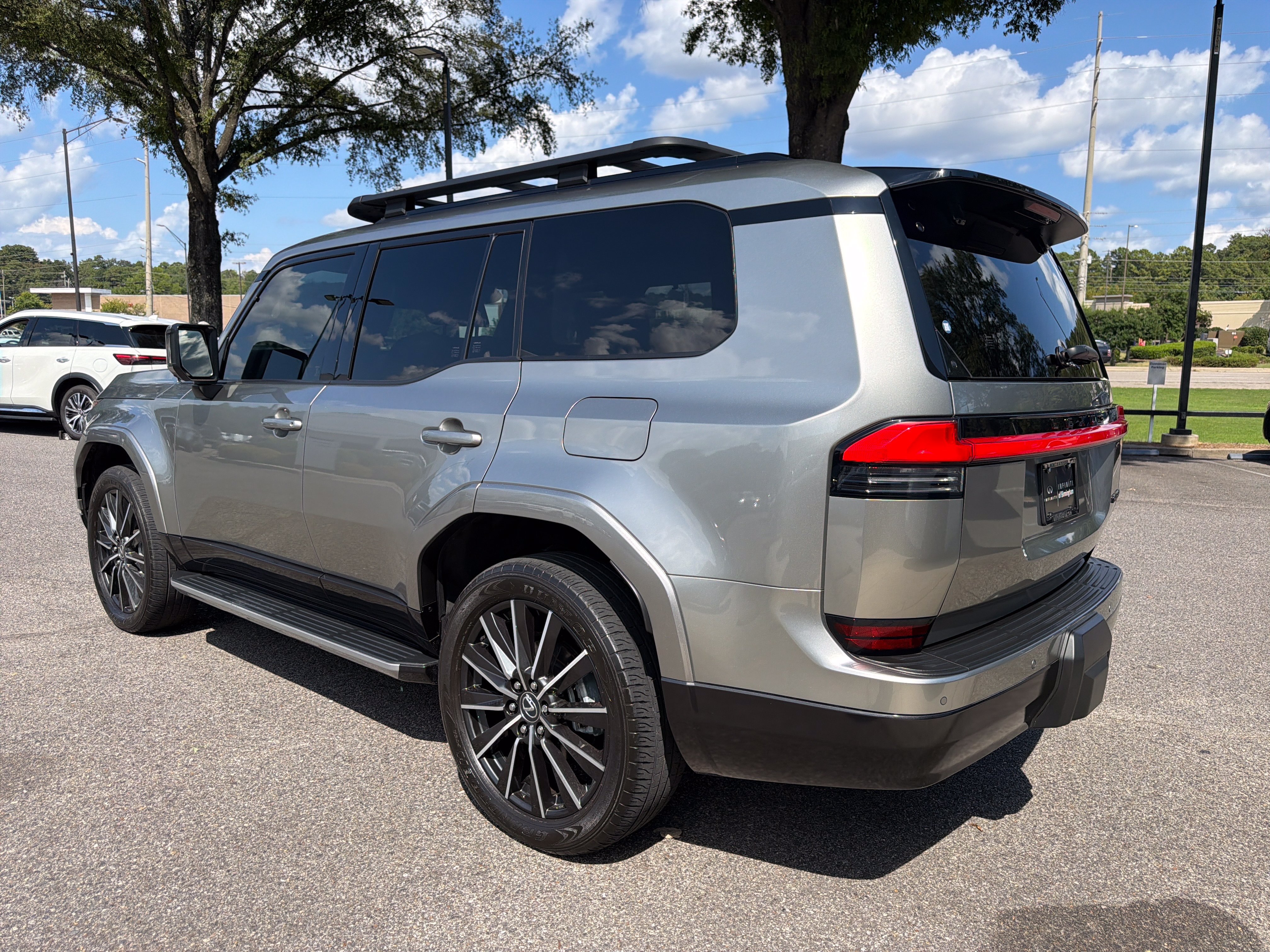 Used 2024 Lexus GX 550 w/ Accessory Package (31) AWD/4WD image 9
