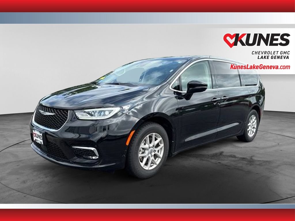 Used 2024 Chrysler Pacifica Touring-L FWD image 10