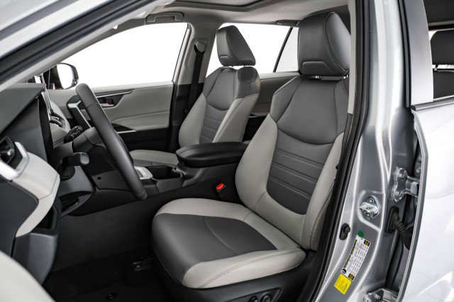 Used 2024 Toyota RAV4 XLE Premium FWD image 32