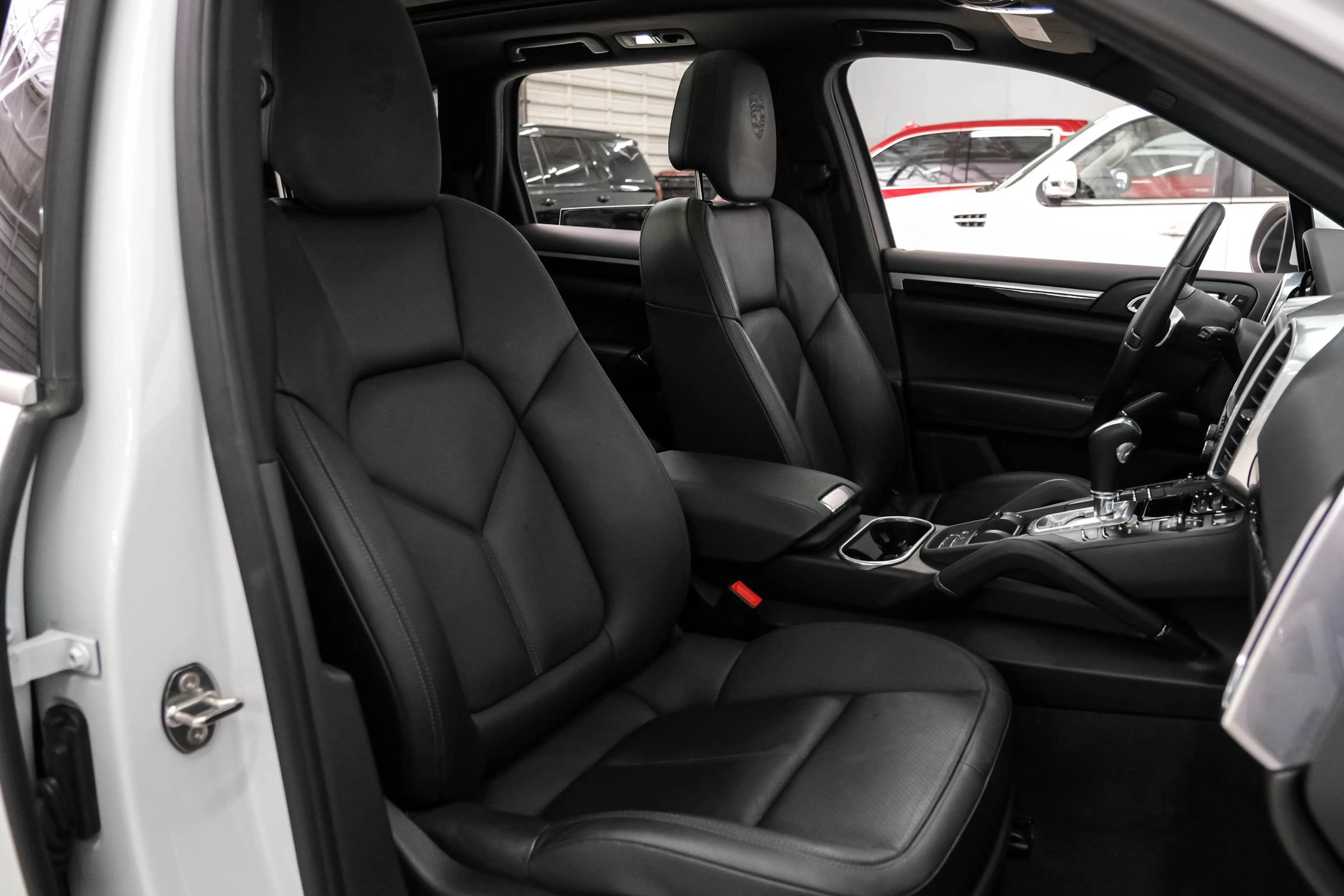 Used 2014 Porsche Cayenne Platinum Edition AWD/4WD image 32
