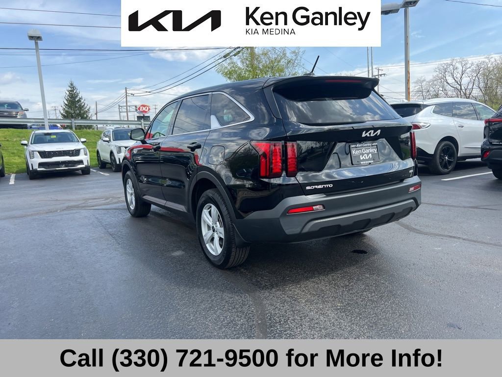 Used 2023 Kia Sorento LX AWD/4WD image 14