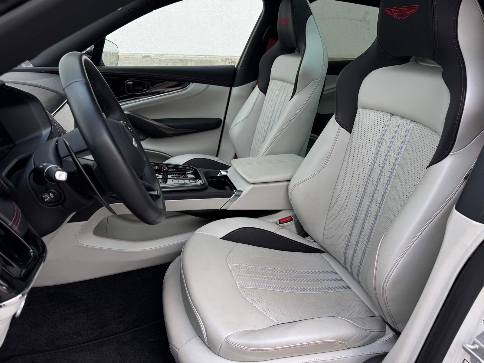 Used 2025 Aston Martin DBX 707 image 15