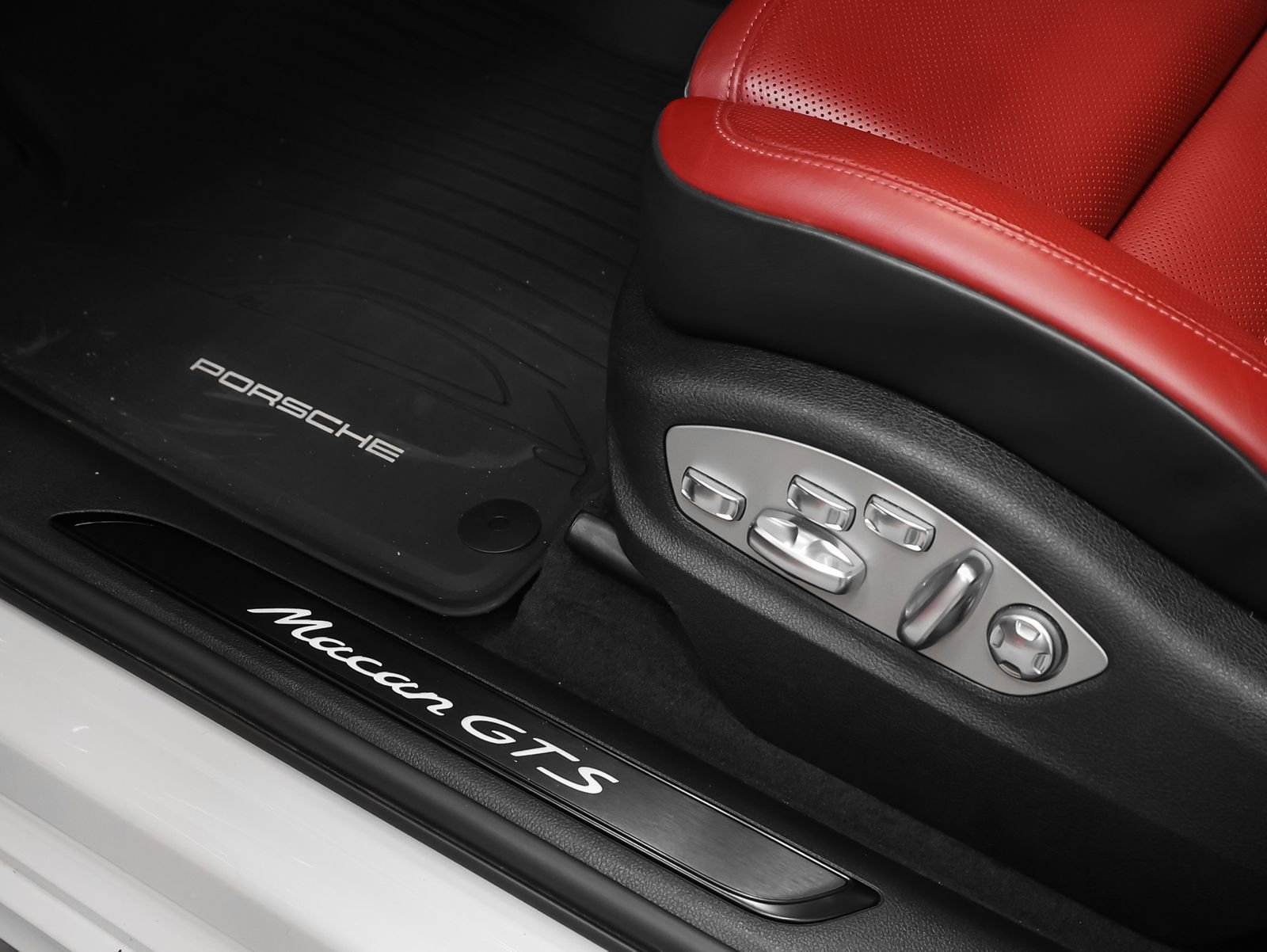 Certified 2022 Porsche Macan GTS image 35