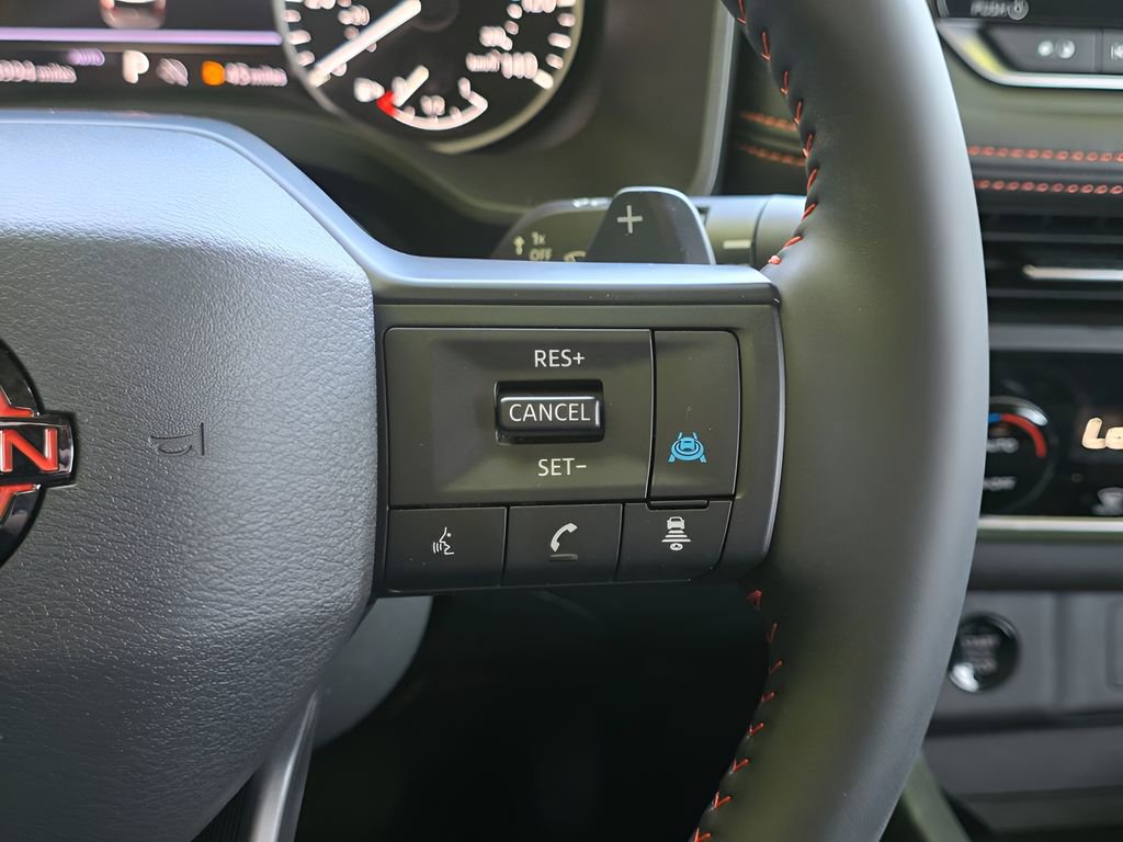 Used 2025 Nissan Rogue SV AWD/4WD image 12