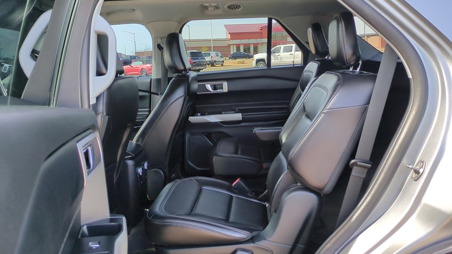 Used 2021 Ford Explorer XLT w/ Equipment Group 202A image 26