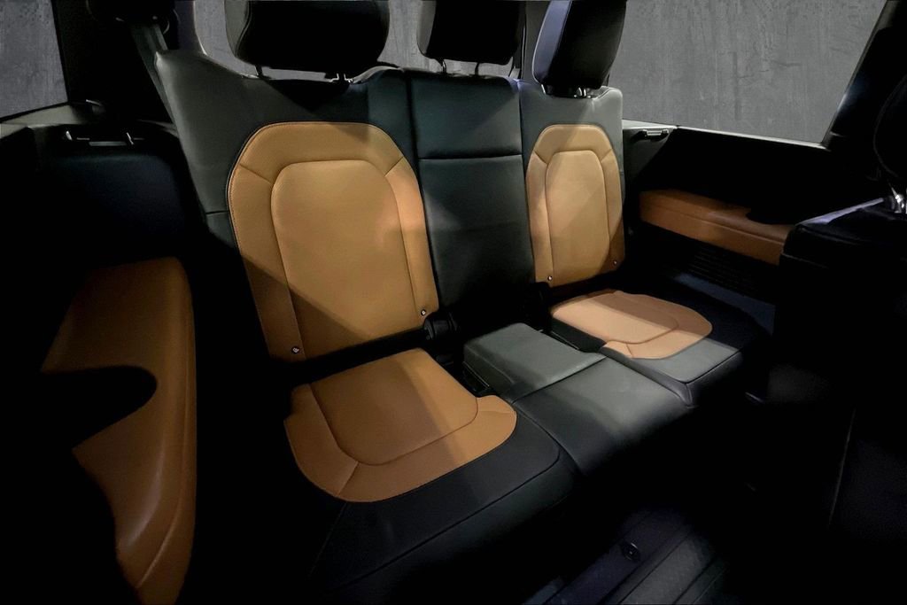 Used 2023 Land Rover Defender 130 X-Dynamic SE image 26