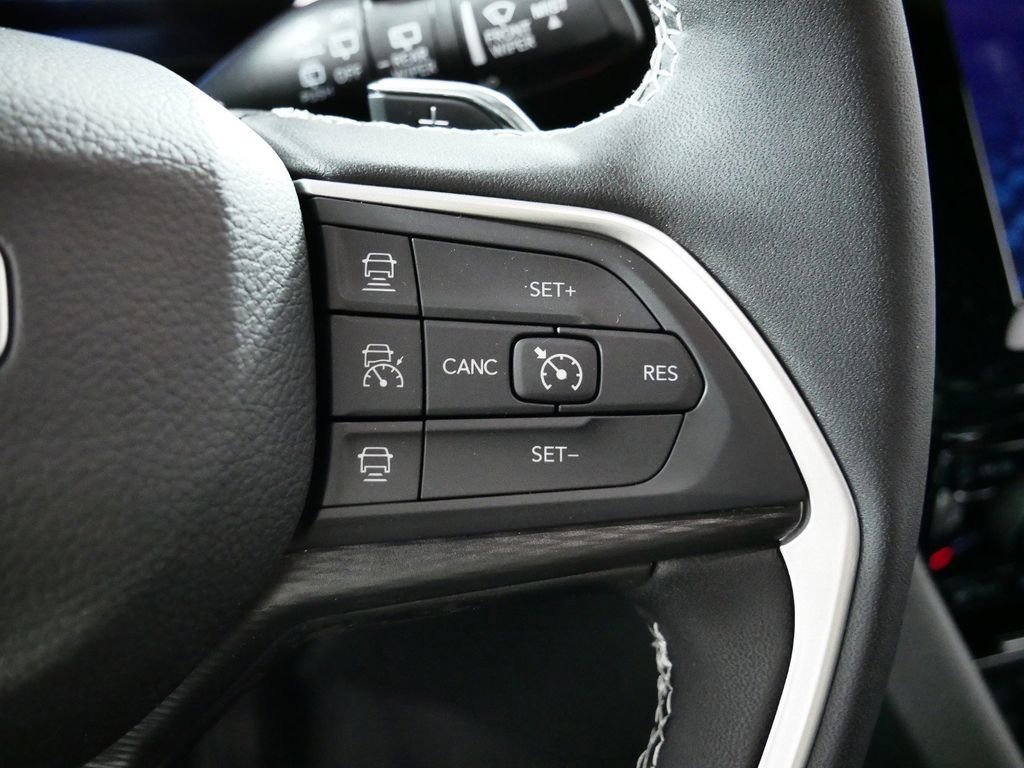 Used 2024 Jeep Grand Cherokee Altitude image 41