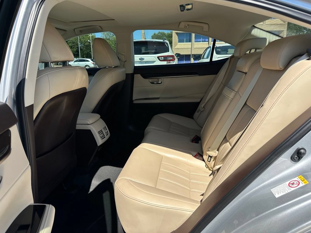 Used 2017 Lexus ES 350 w/ Luxury Package FWD image 23