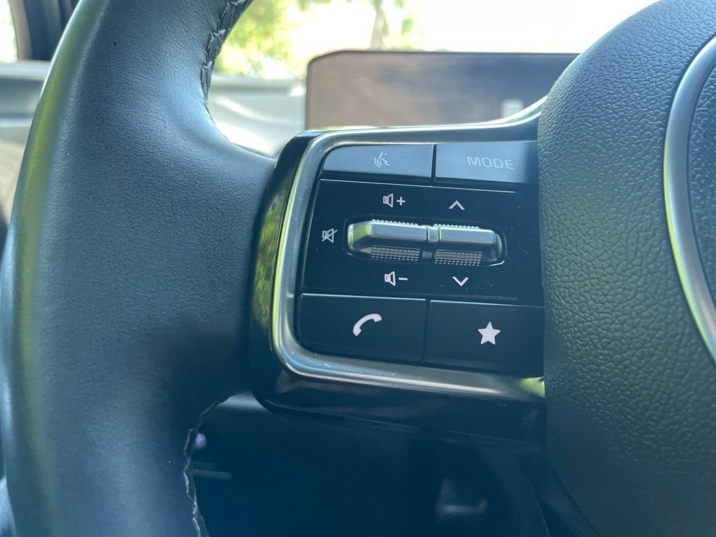 Certified 2025 Kia Sorento SX Prestige AWD/4WD image 12