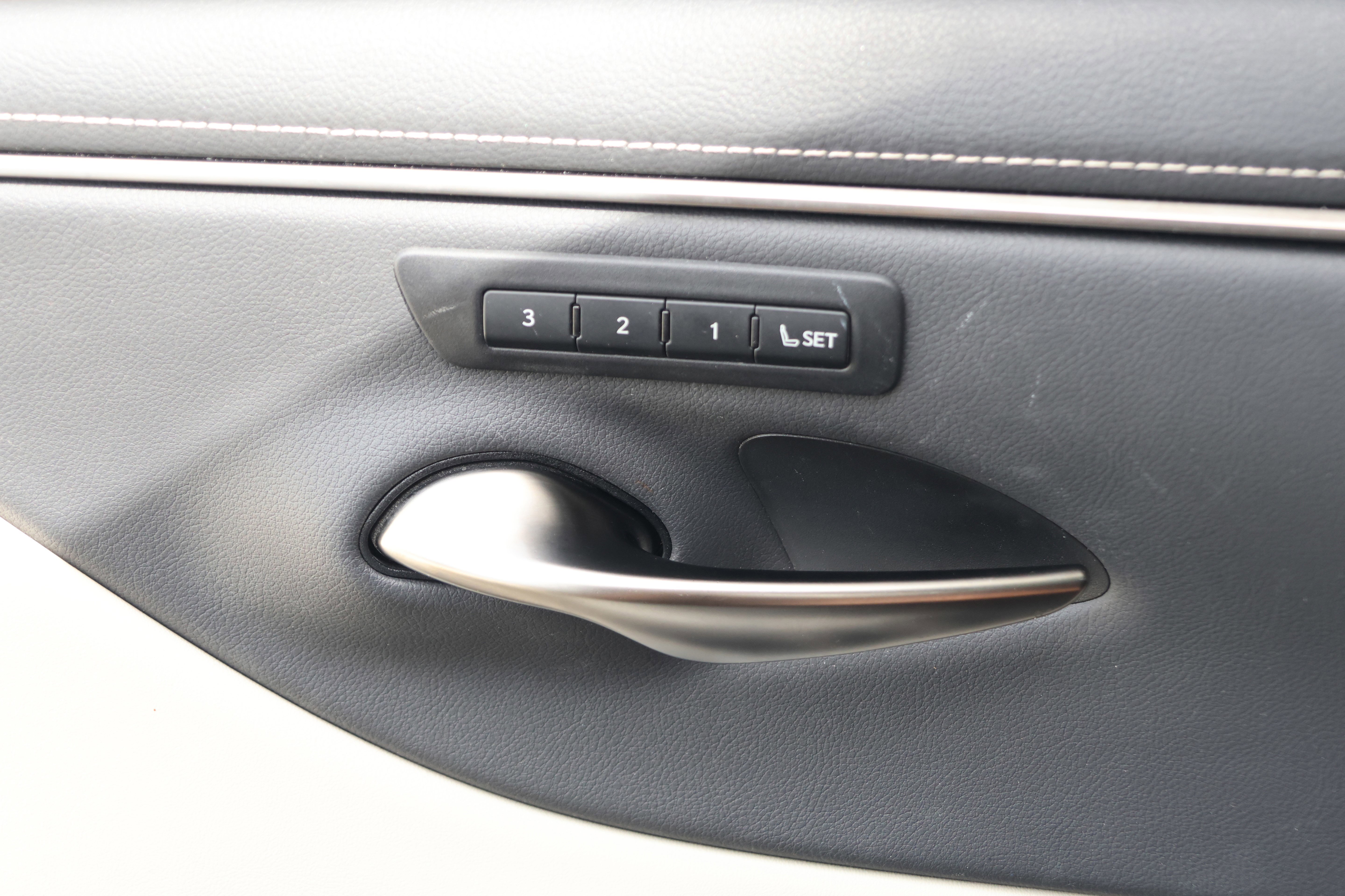 Used 2023 Lexus ES 350 w/ Premium Package image 13