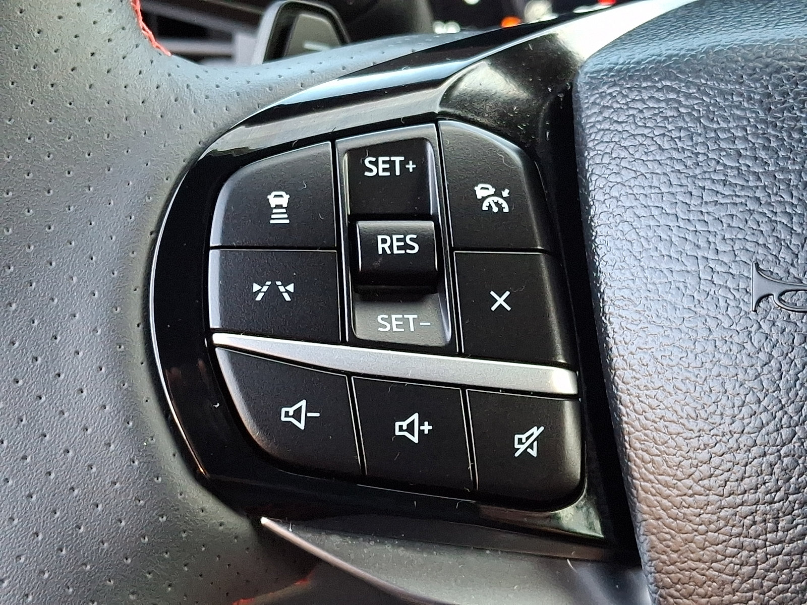 Used 2025 Ford Explorer ST AWD/4WD image 21