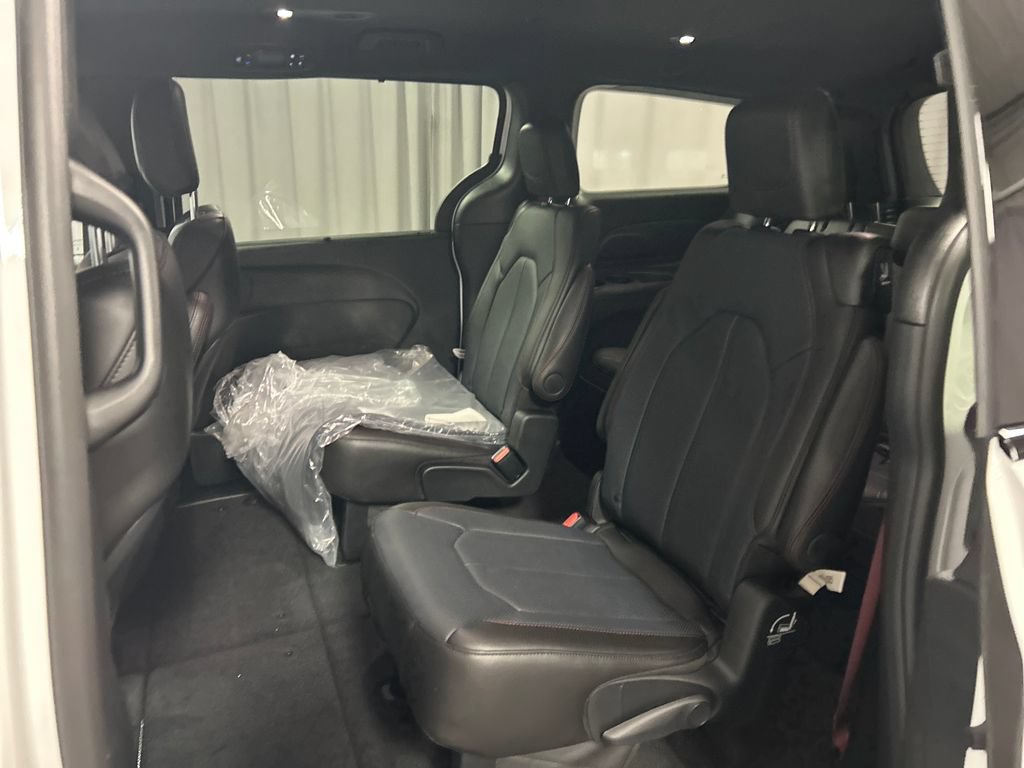 New 2027 Chrysler Pacifica Select FWD image 21