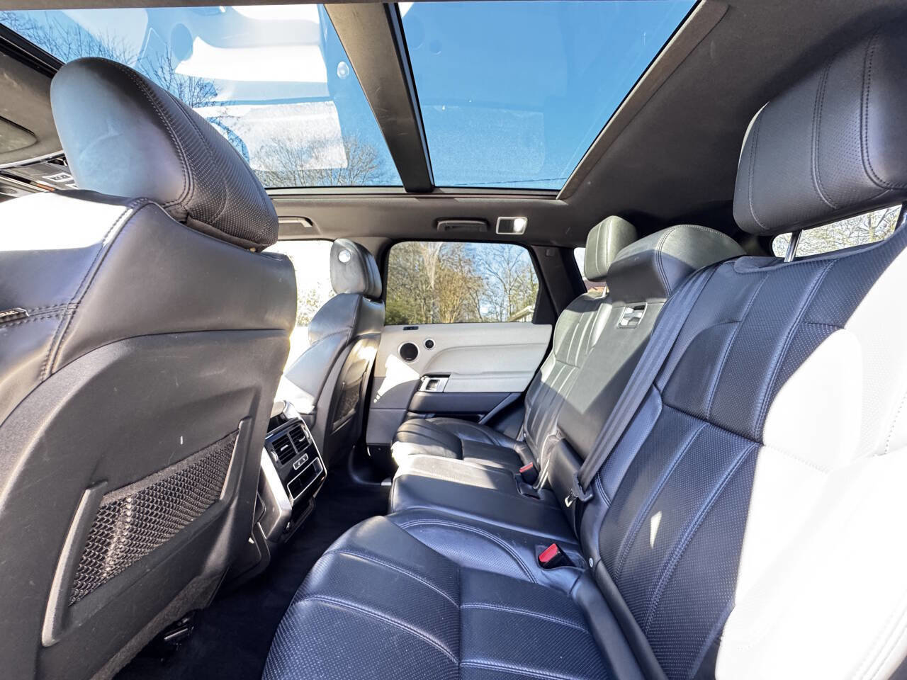 Used 2017 Land Rover Range Rover Sport HSE image 13