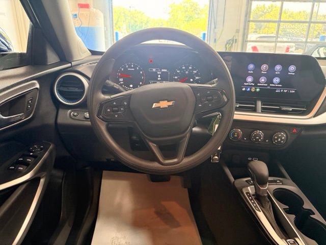 Used 2024 Chevrolet Trax LS w/ LS Convenience Package FWD image 18