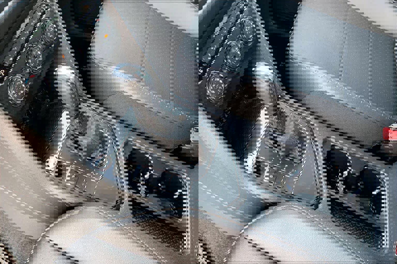 Used 2020 Volkswagen Tiguan SE image 17