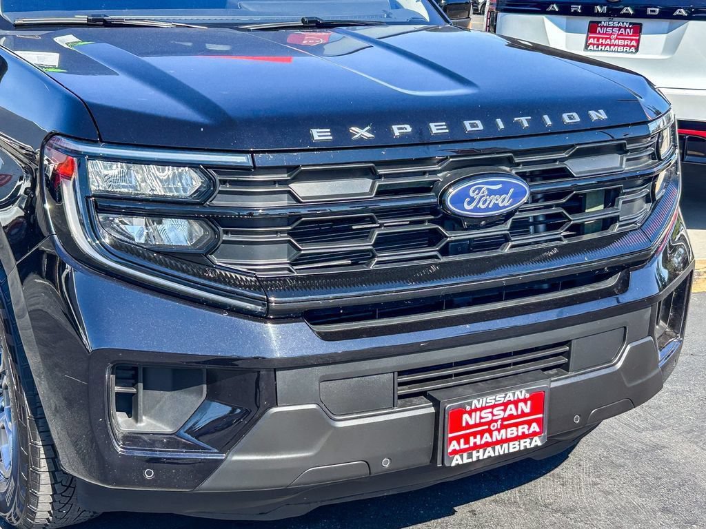 Used 2025 Ford Expedition Active RWD image 6